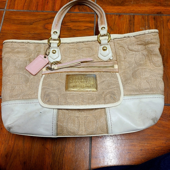 Coach Handbags - Coach “Poppy” Purse